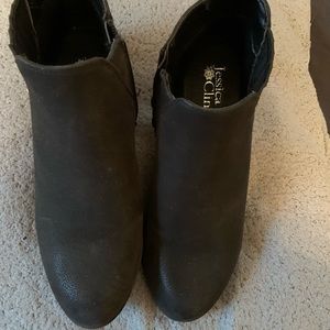 Women’s ankle boots size 7-1/2